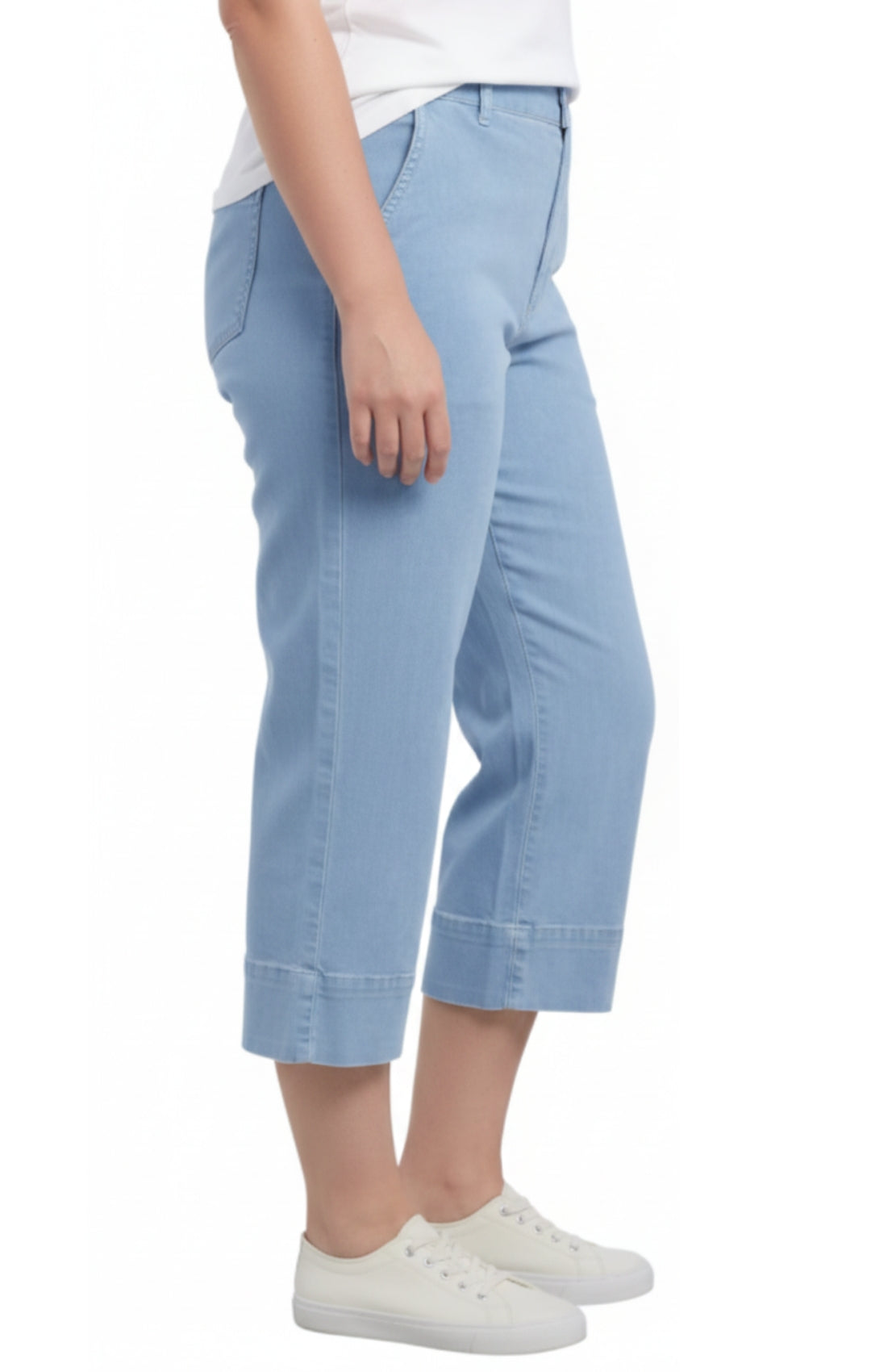 Women’s Lightweight Straight Leg Casual Denim Capri Pants in Cotton Blend Fabric