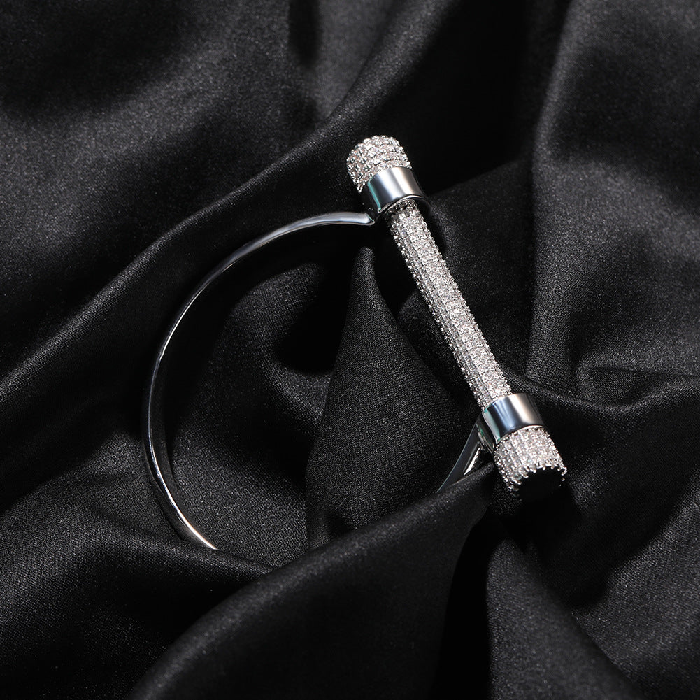 Horseshoe-shaped bracelets inlaid with zircon and diamonds