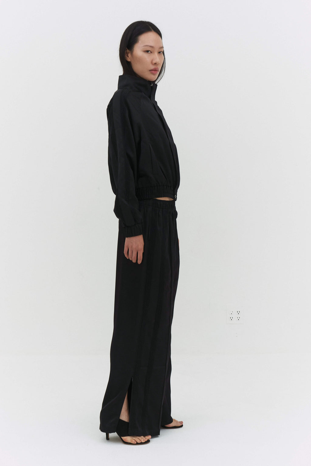 LEISEU TRACK PANTS IN BLACK